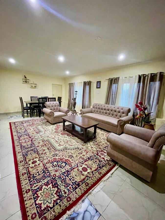 The Khayabaan - Luxurious Home Stay Away From Home Srīnagar Exterior foto