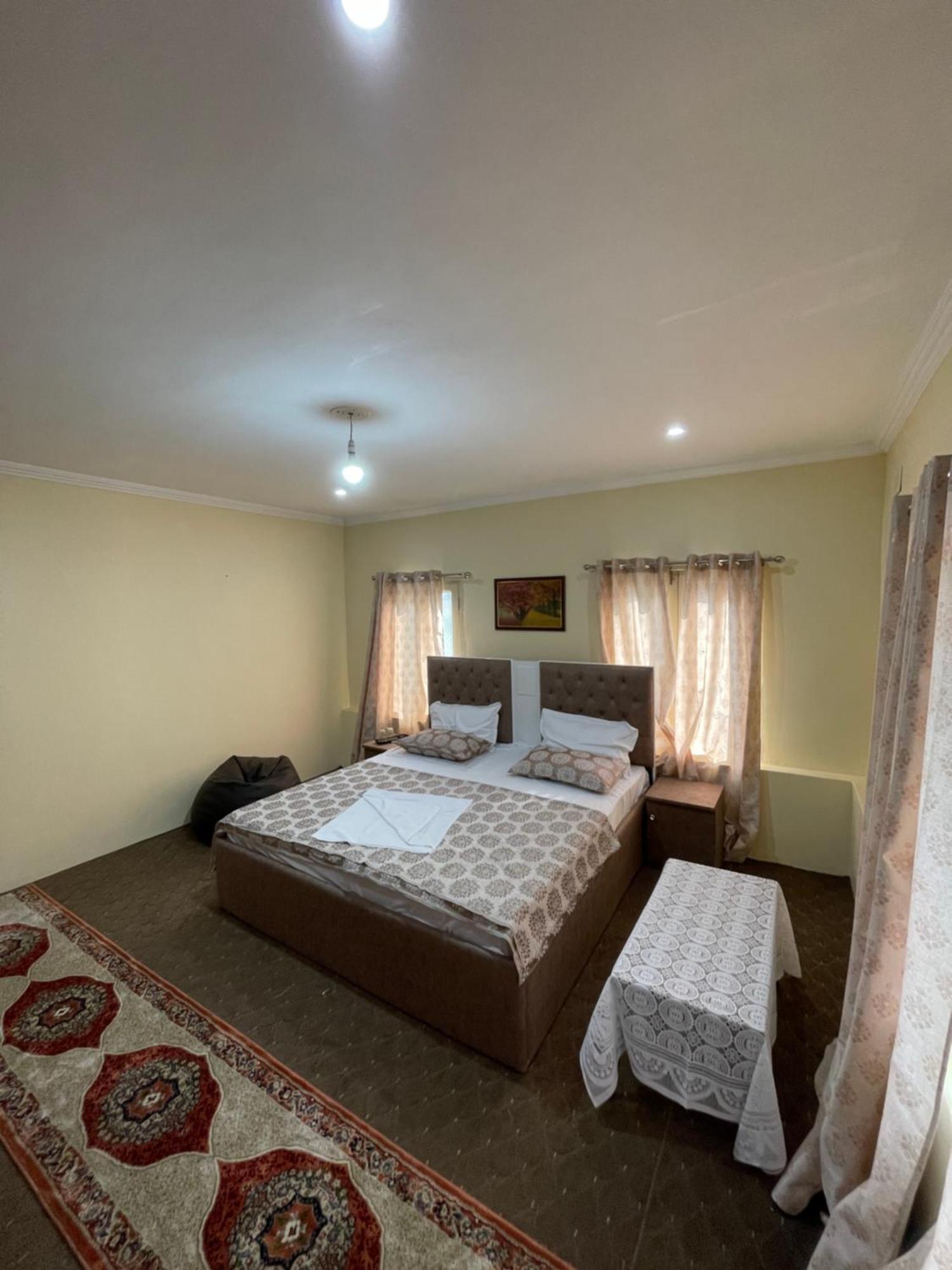 The Khayabaan - Luxurious Home Stay Away From Home Srīnagar Exterior foto