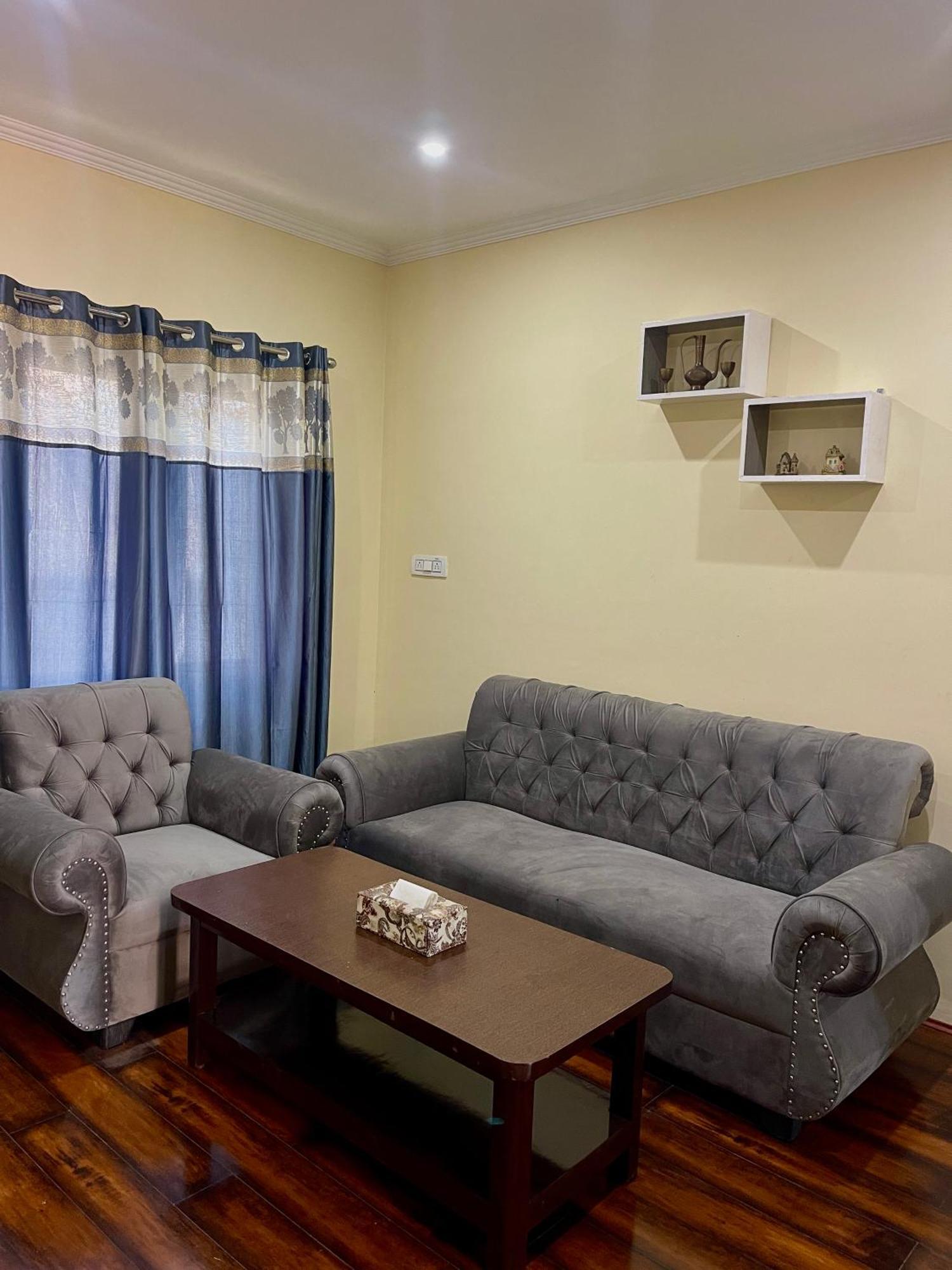 The Khayabaan - Luxurious Home Stay Away From Home Srīnagar Zimmer foto